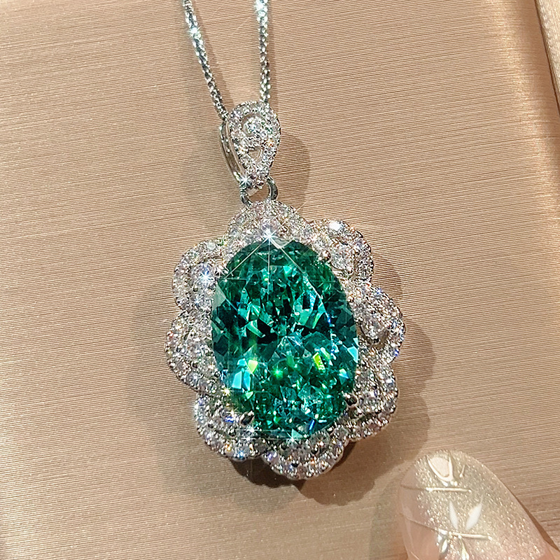 Pendentif vert Parra coupé nid d'oiseau avec chaîne