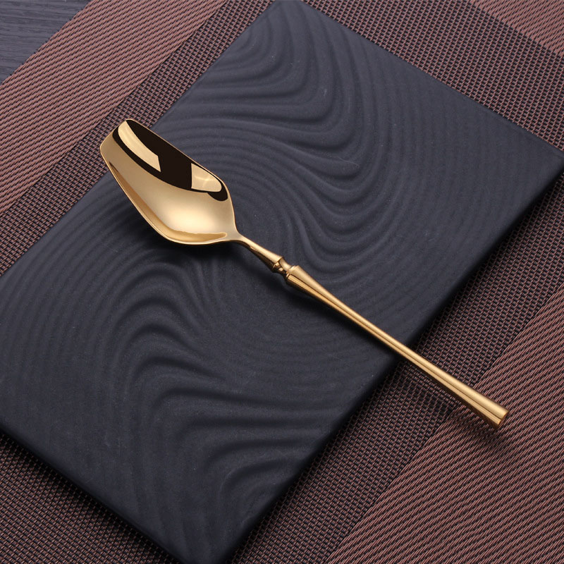 Cuillère principale dorée
