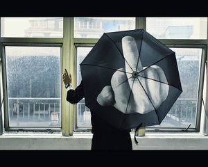 热销设计师中指图案雨伞3折叠伞 - Product Image 3
