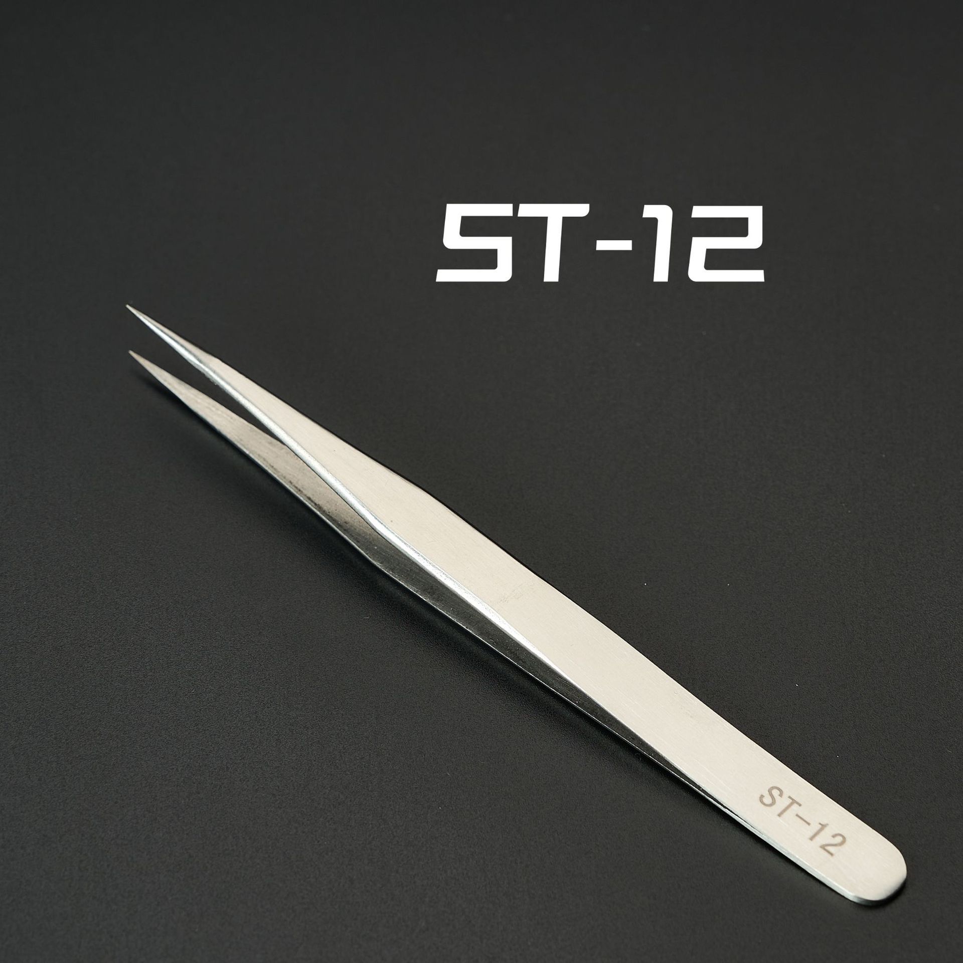 ST-12 con la scatola di plastica