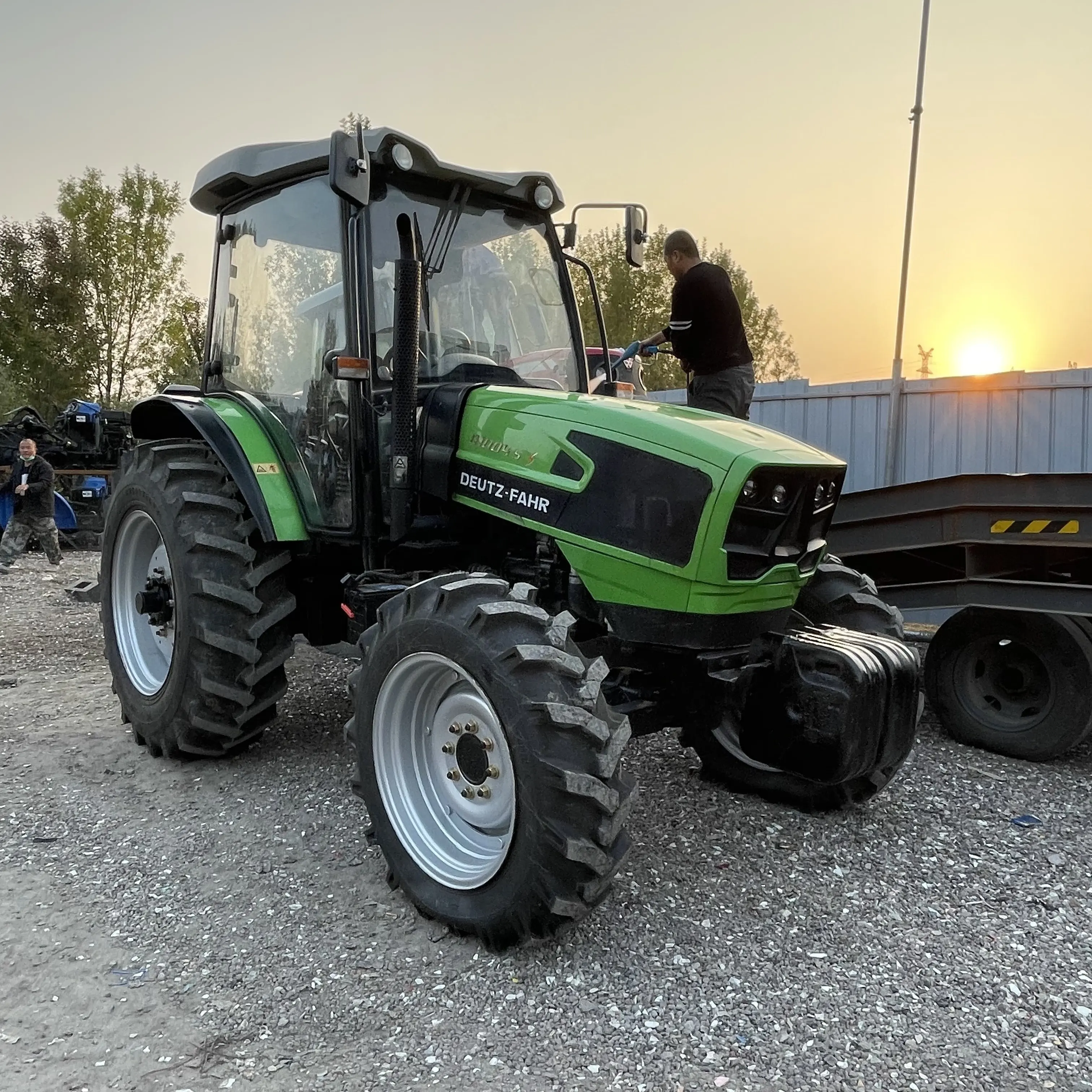 Tractor de granja usado Hp Deutz Fahr, con neumáticos para arroz, 100
