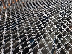 6 Ft toz kaplı galvanizli 3D modeli zincir bağlantı çit siklon demir tel için voleybol sahası güvenlik demir tel ürün
