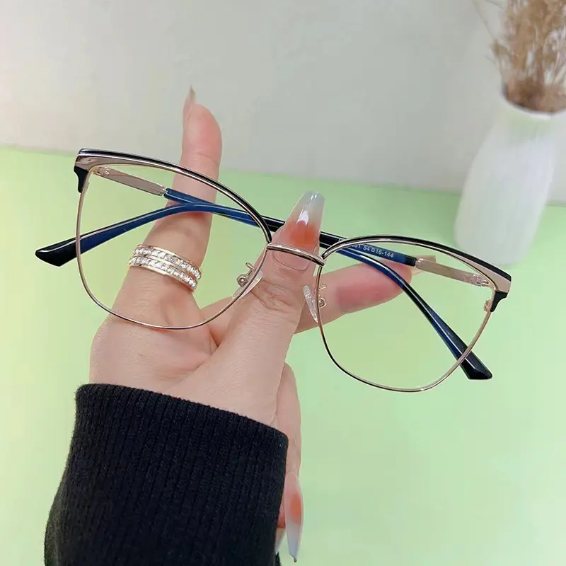 Nouvelle tendance de la mode européenne et américaine lunettes cadre rétro métal printemps miroir optique cadre personnalité chat lunettes