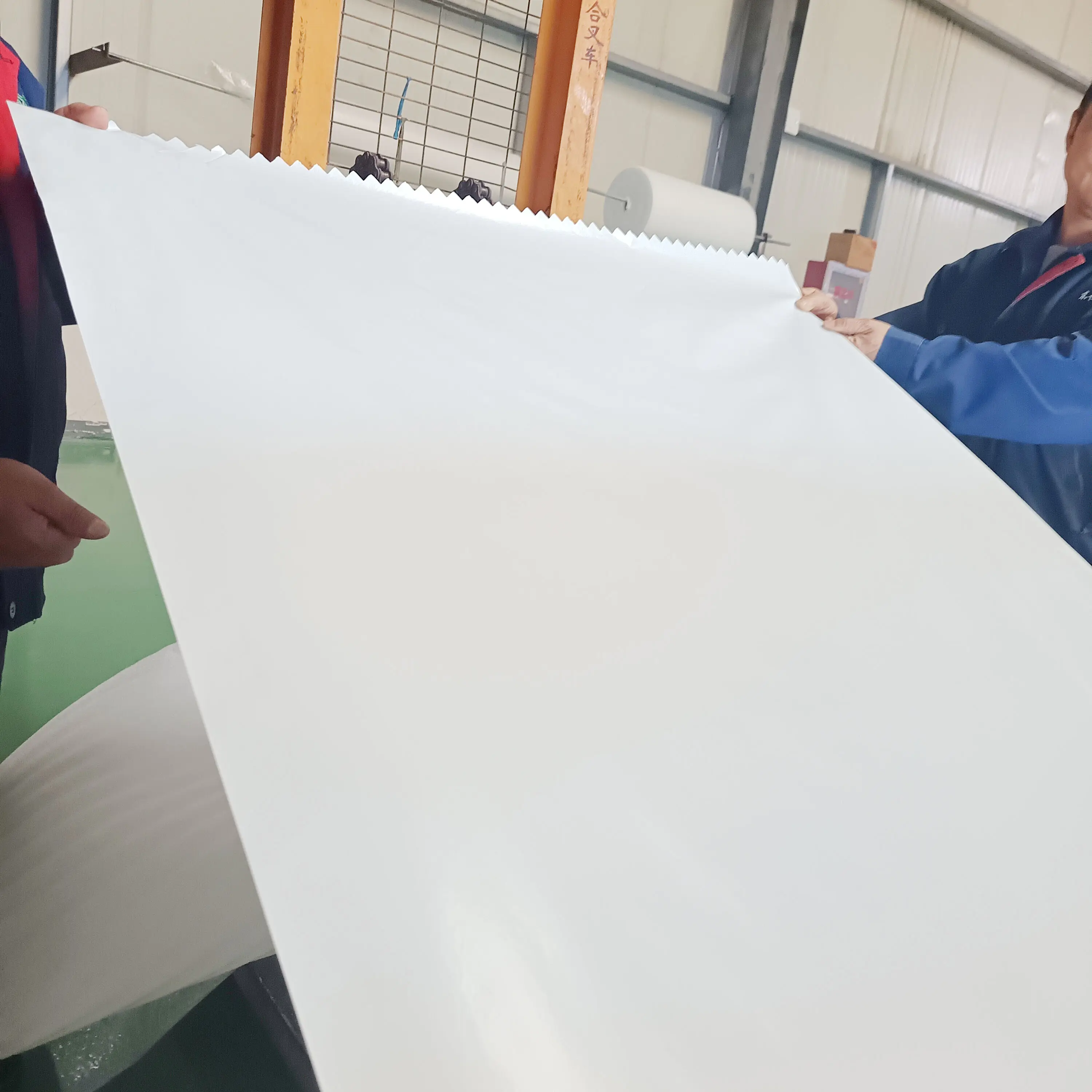 Fabrikdirektverkauf hochglanz-holzverstärkung selbstklebende PVC-folienrolle und PVC-laminierungsfolie für boden