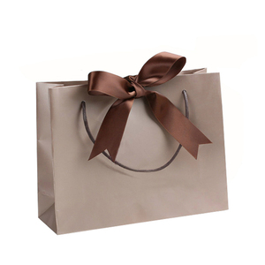 Diseño personalizado boutique cinta colorida lujo personalizado impreso regalo bolsas de papel con su propio logotipo - Product Image 5