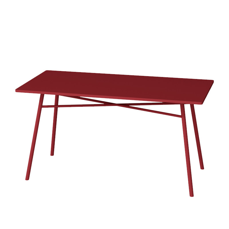 Longue table rouge