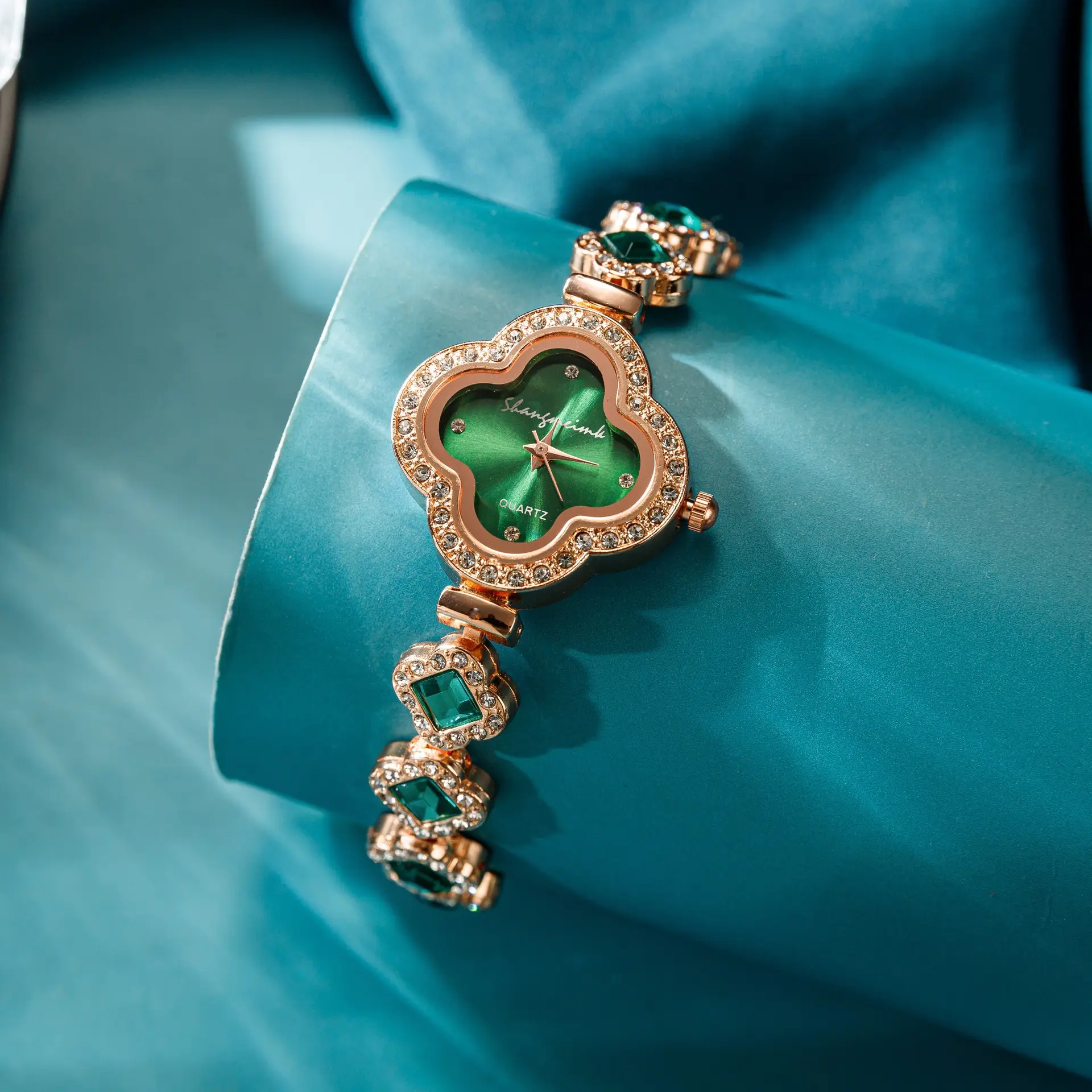 Wholesale Retro Luxury Women's Fashion Green Dial Simple Watch Bracelet Quartz Watch Emerald Ladies Watch