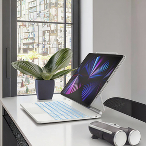 智能魔术键盘适用于iPad Pro 2025新产品带USB接口黑色开关英语 - Product Image 4