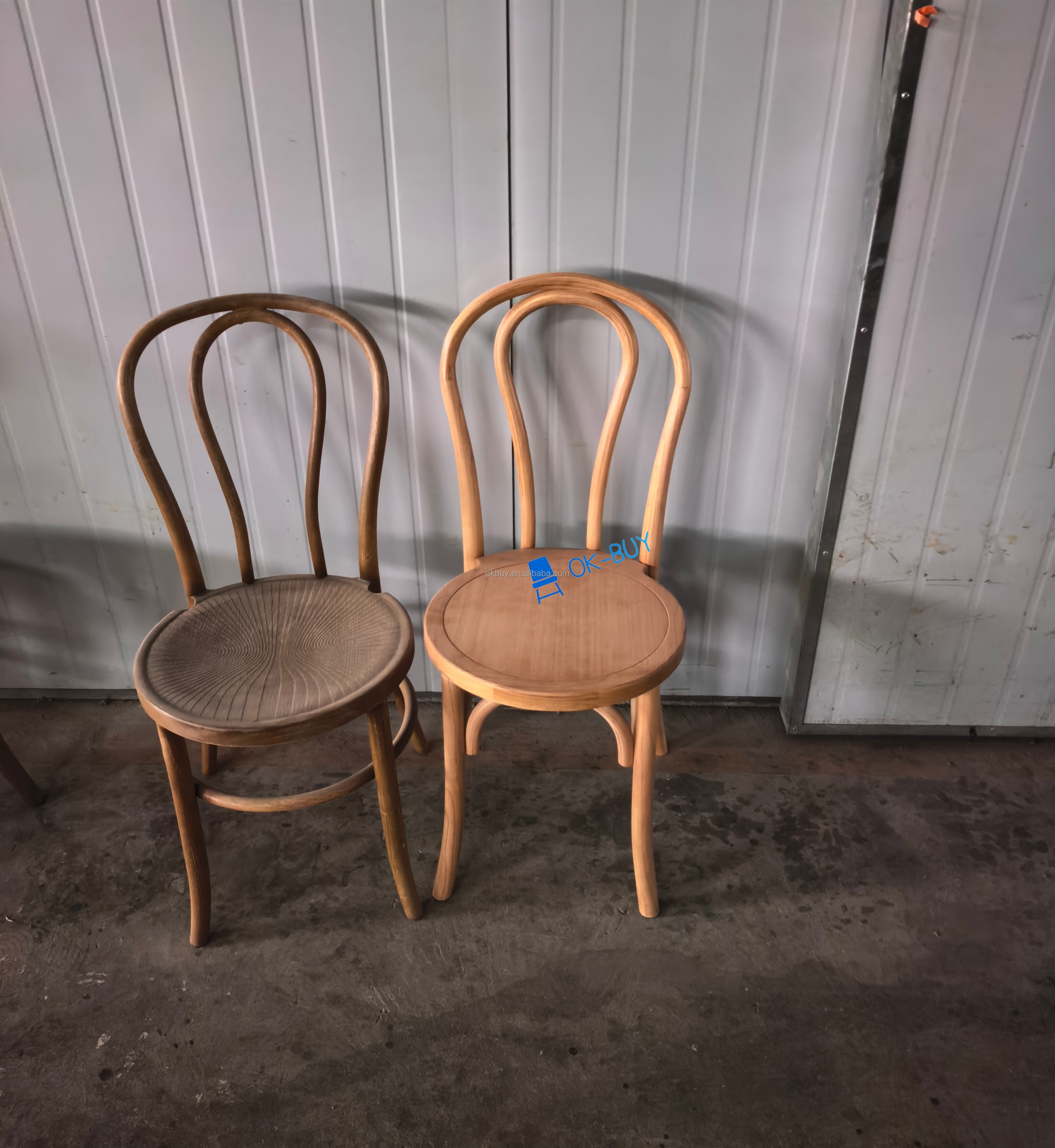 Chaise de salle à manger française en plastique, couleurs variées