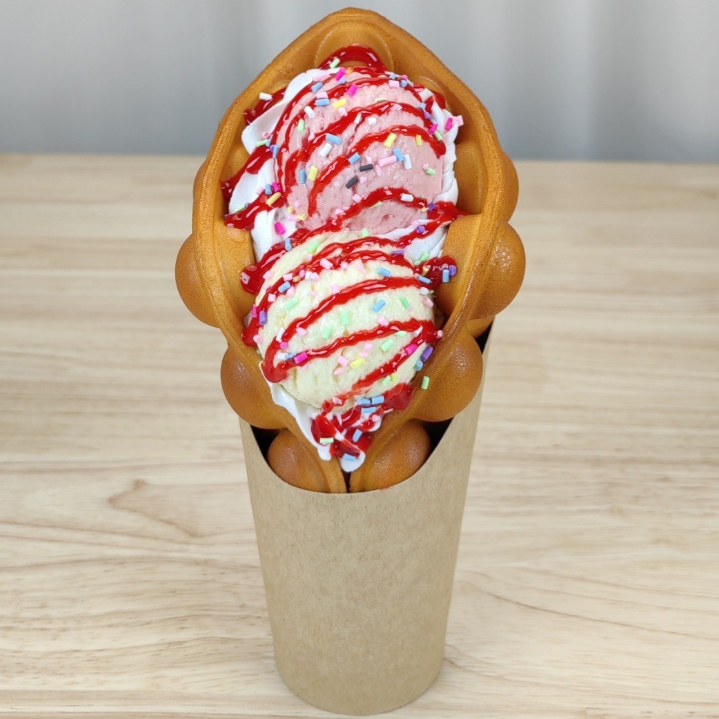 Red-and-white double-ball egg waffles