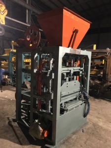 自動バイブレーター多孔質レンガ製造機ISSBインターロッキング成形粘土建物用 - Product Image 3