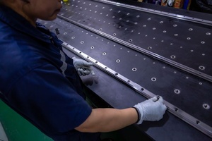 EGH20 Guías lineales de bola de perfil bajo Riel lineal de acero y bloque para industrias CNC y minoristas Condición nueva y usada - Product Image 4