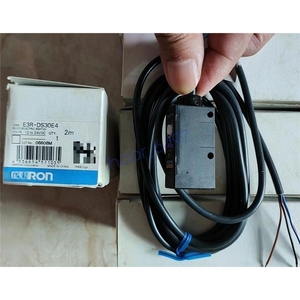 <strong>Omrons</strong> E3R-DS30E4 E3RDS30E4 <strong>Diffuse</strong> Reflective Photoelectric <strong>Sensor</strong> New in Box - Product Image 1