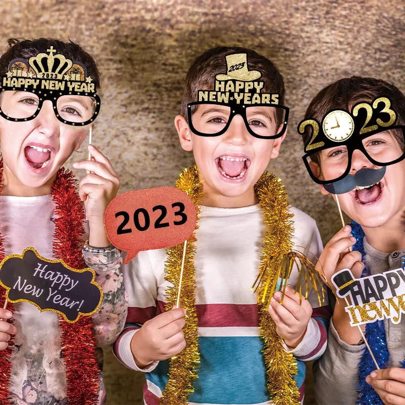 Commercio all'ingrosso della fabbrica 2023 capodanno nero oro carta colore 3D occhiali bambini festa di compleanno puntelli fotografici