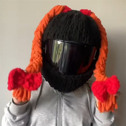 Chapeau noir tresse orange
