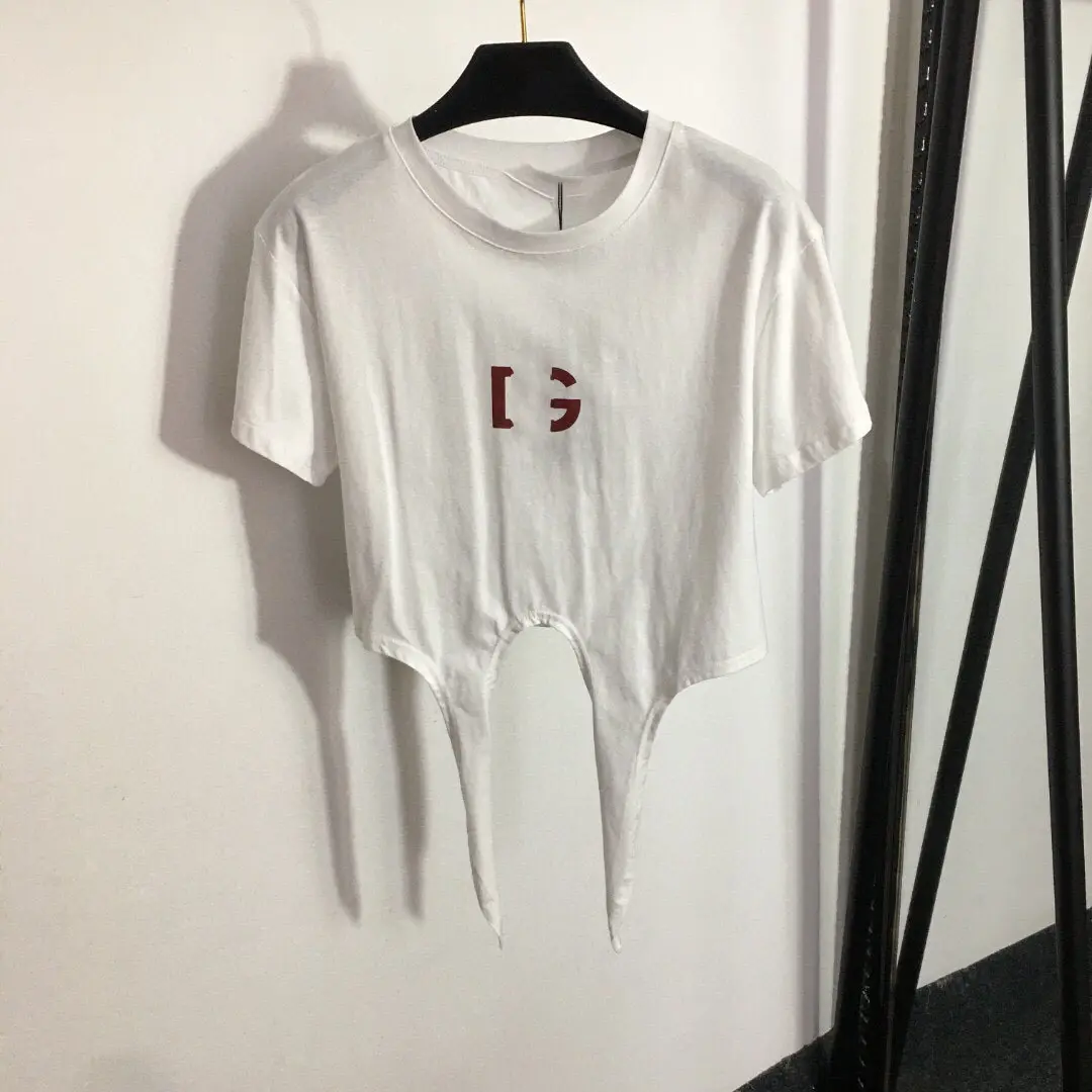 2024 primavera y verano nuevo traje marca diseñador DG letra impresa con cordones recortada camiseta patrón impreso plisado falda de longitud media