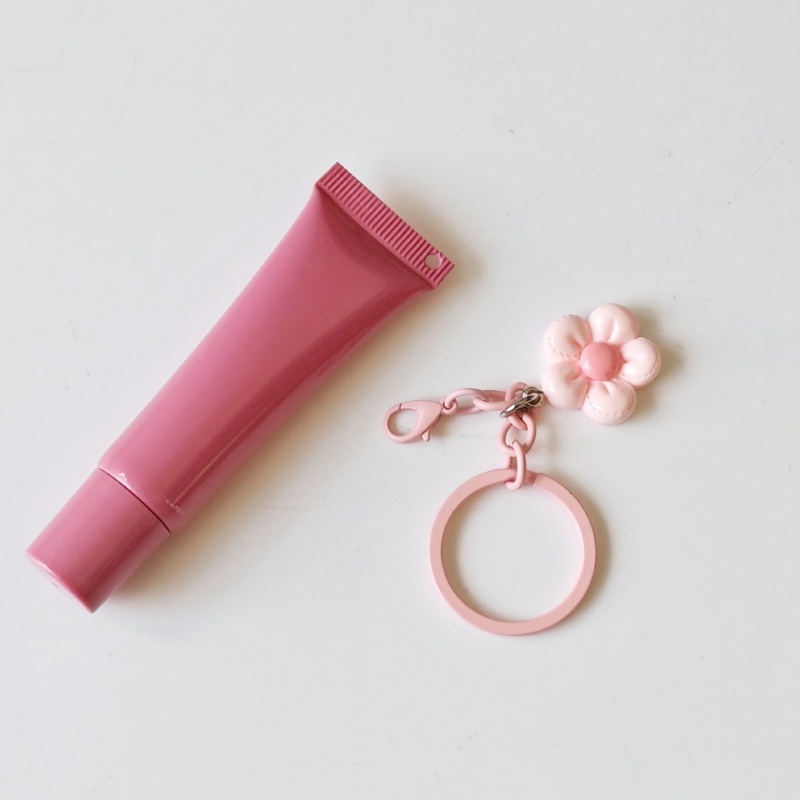 Bean paste powder + pink key chain + pink flower