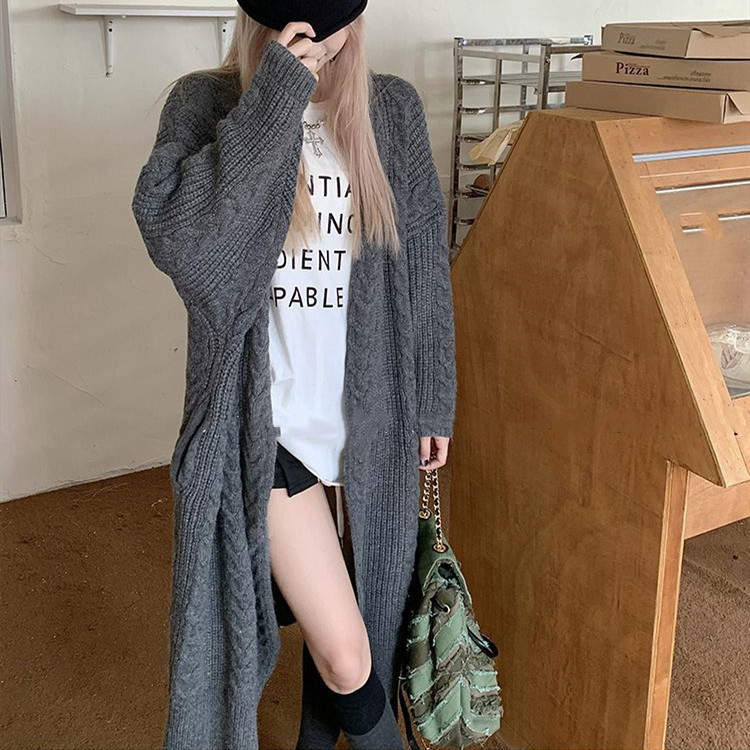 Gris oscuro