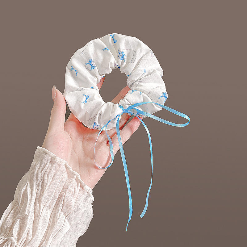 White circle kitten pattern-blue bow tie