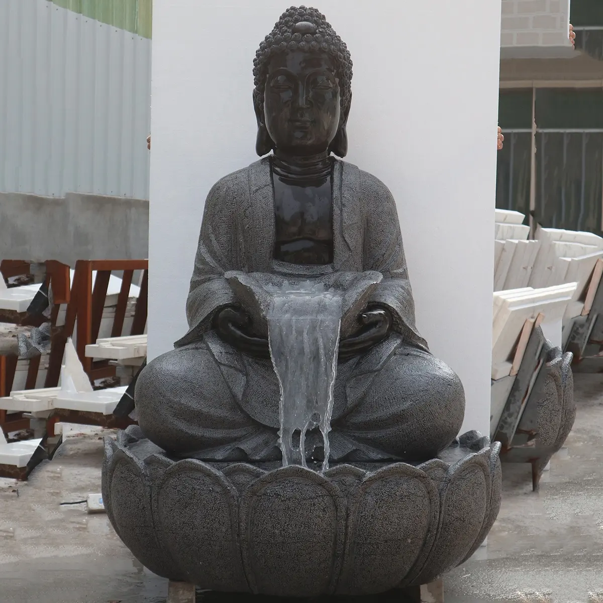 Fabricante personalizado piedra Natural negro tallado a mano mármol jardín al aire libre estatuas de Buda fuente escultura