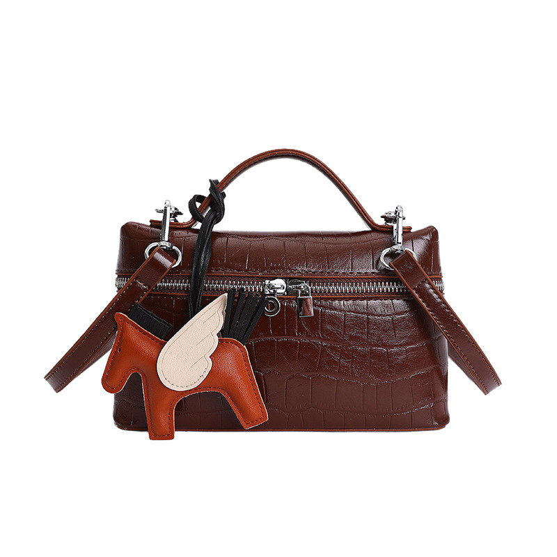 Marron avec pendentif