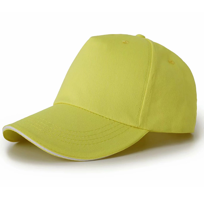 Di colore giallo chiaro