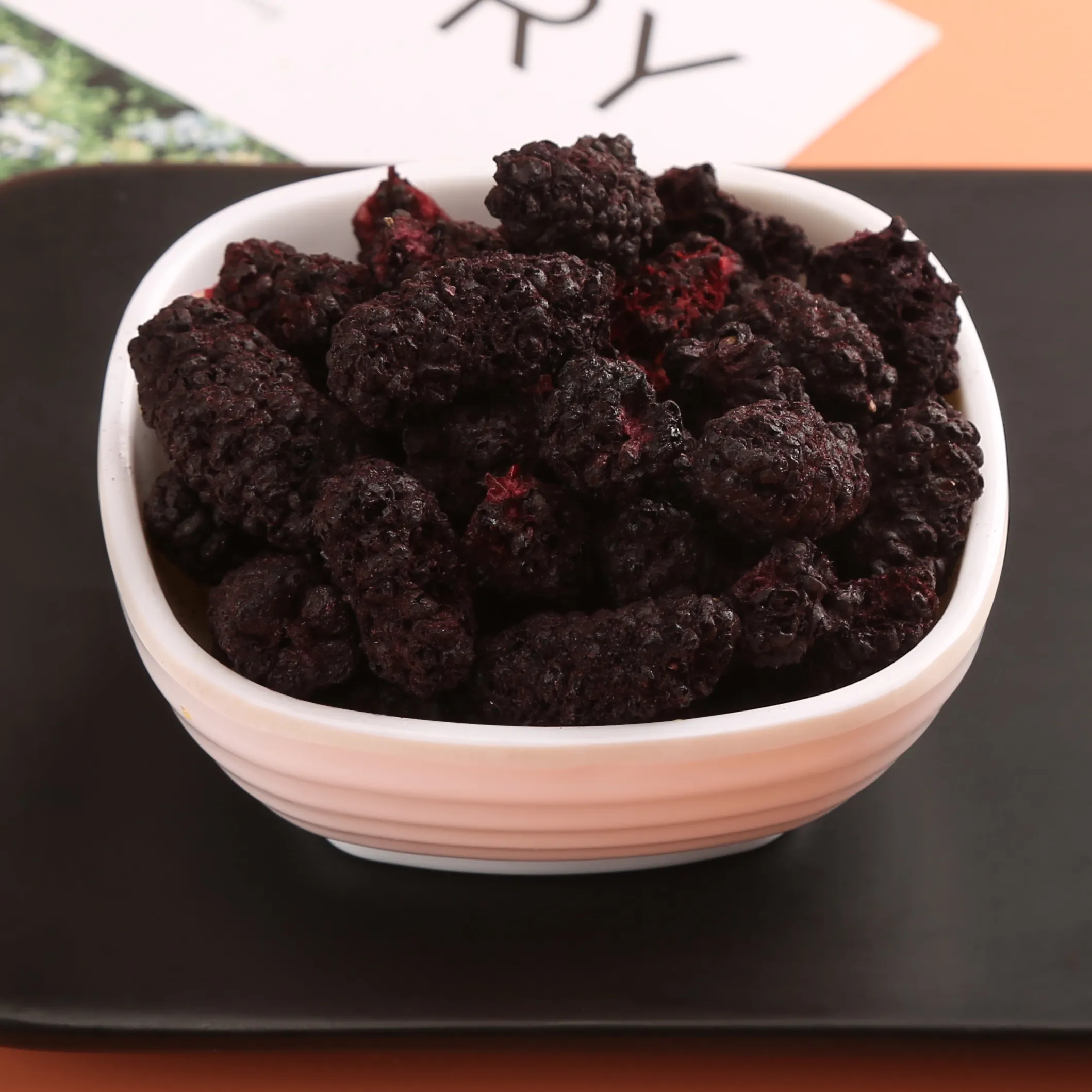 Guoyue vente en gros de mûrier lyophilisé alimentation saine collations sucrées aigres parfum croustillant fruits lyophilisés entiers