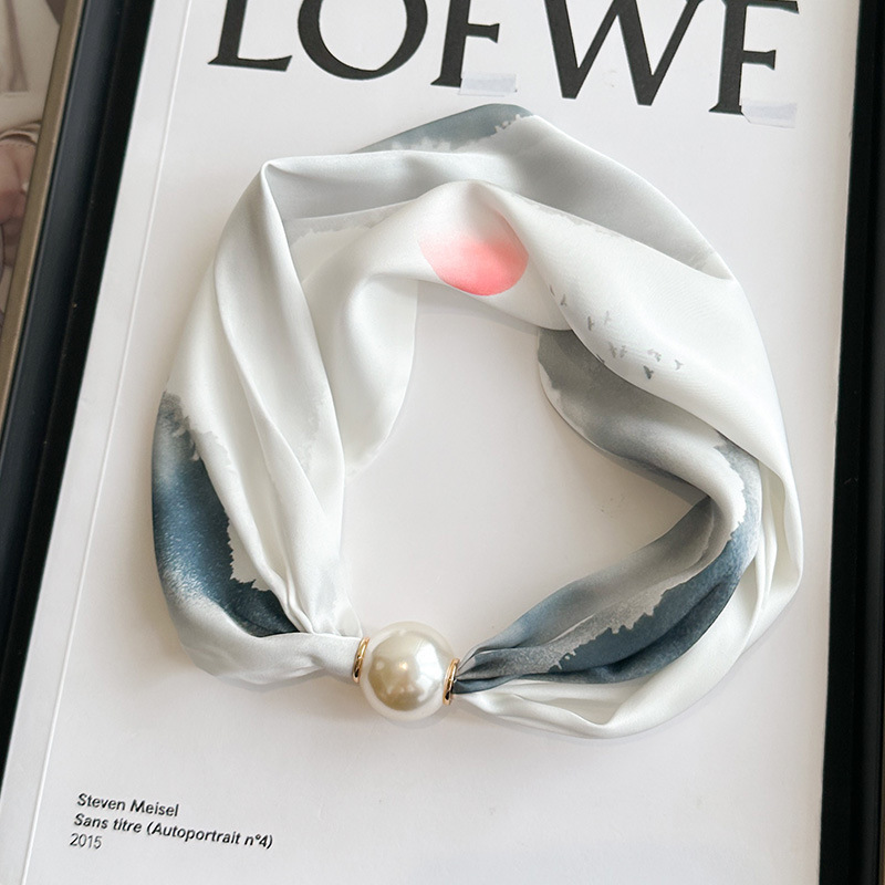 Sommets et sommets de perles gris-bleu boucle.