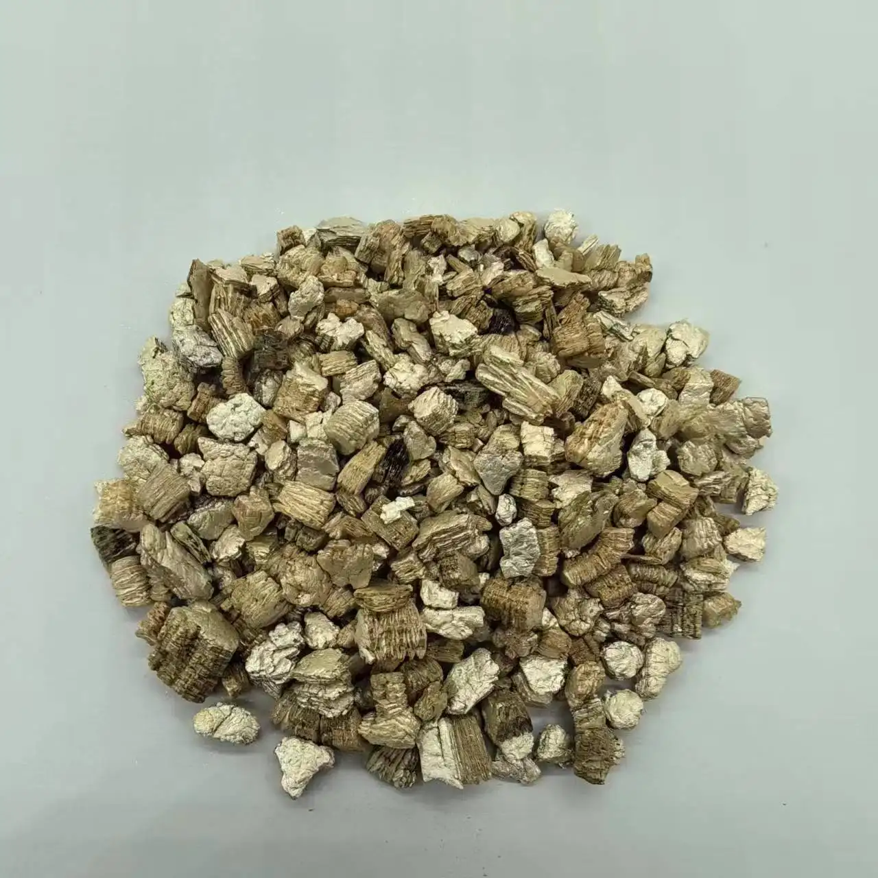 China Manufacturer 20-40mesh 40-60mesh vermiculite horticulture vermiculite extintcteur vermiculite fire brick