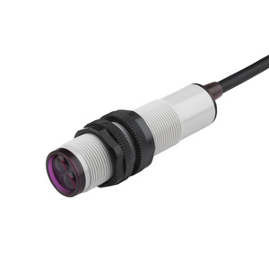 อุปกรณ์เสริมสำหรับเซนเซอร์ออพติคอลแบบ M18ที่มีการสะท้อนแบบกระจายและความสัมพันธ์ของการสะท้อนเฉพาะสำหรับพื้นผิวที่สะท้อนแสง