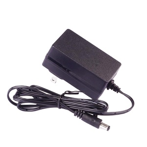 Kompaktes und langlebiges Gleichstrom adapter mit mehreren Anschluss spitzen - Product Image 3