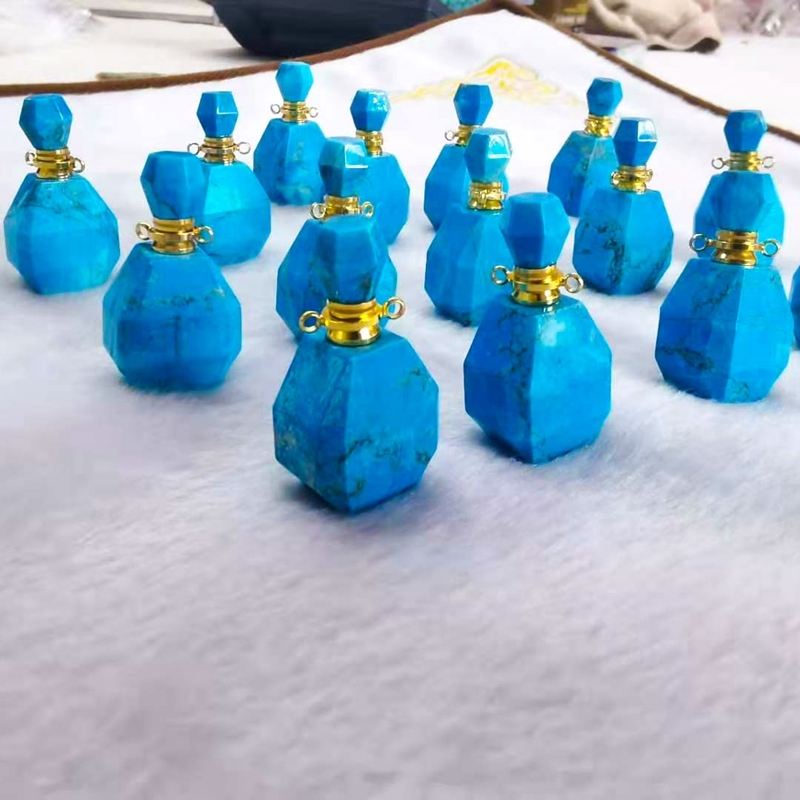 Bouteille de parfum turquoise