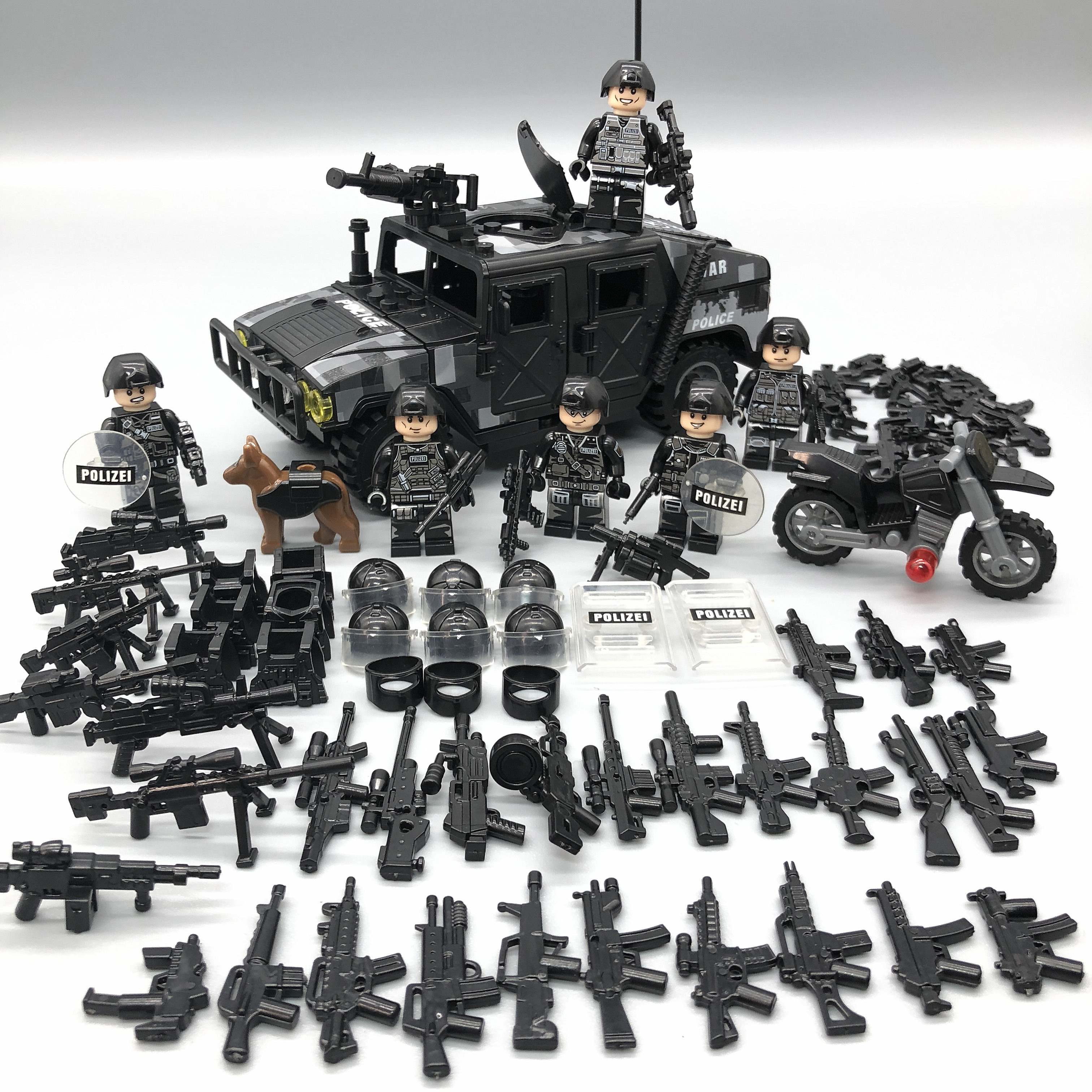 Seis modelos del escuadrón Swat Hummer.