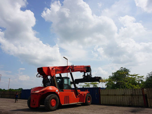 Çin popüler 10 Ton konteyner Forklift ulaşmak istifleyici modeli xcs100port limanında stokta - Product Image 3