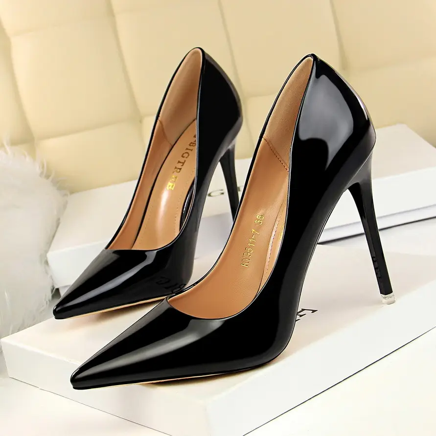 Zapatos de tacón alto de Metal ajustados de talla grande a la moda, zapatos de vestir elegantes de boca baja para mujer, tacones de sandalia para mujer