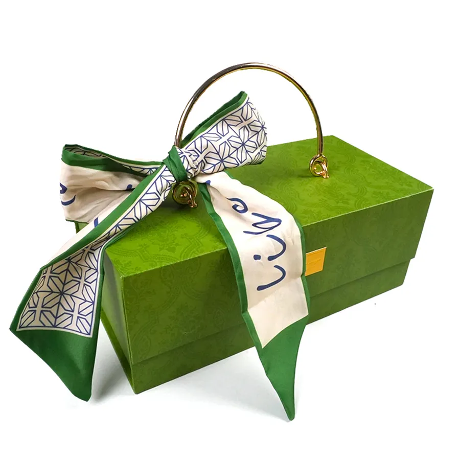 Green Gift Box Wholesale Price Full Magnet Folding Boxes With Handle and Ribbon