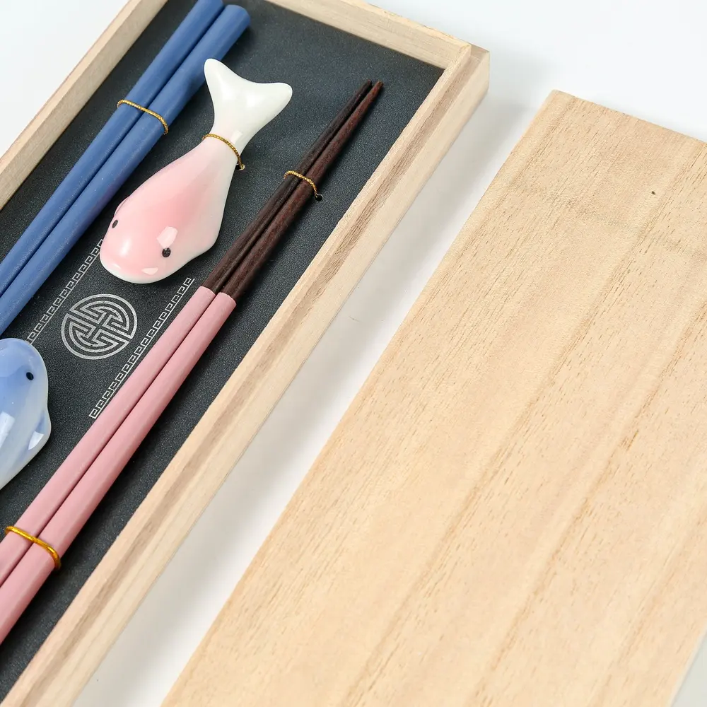 2023 Creative Premium Valentine's Day Gift Custom Wedding Chopsticks With whale Rests Romantic blue and pink Wooden Chopsticks