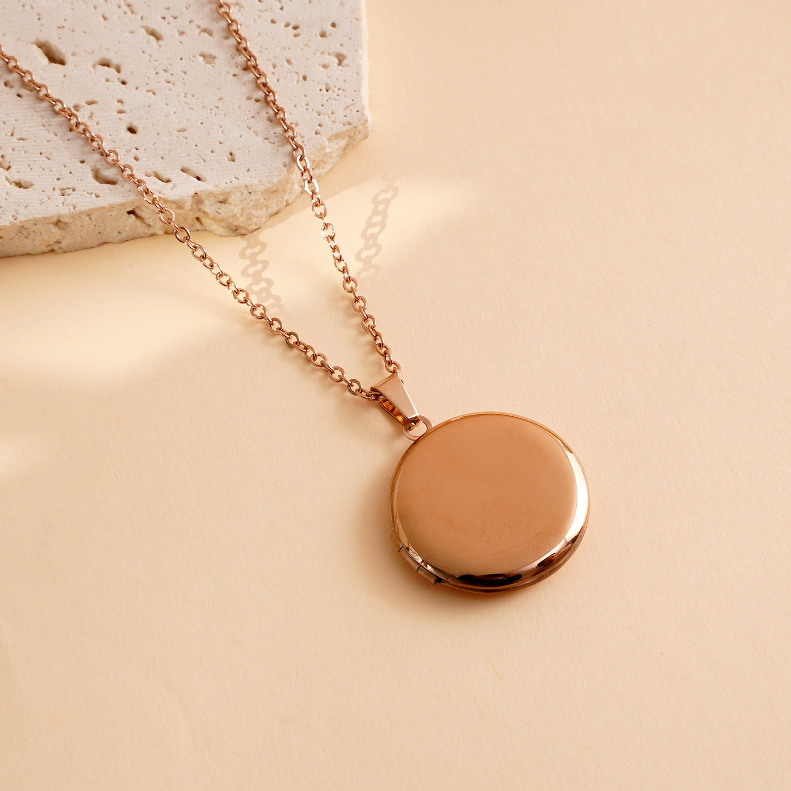 Rose gold round box 28mm