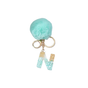 Toptan nane yeşil Pom Pom mektup anahtarlık 26 reçine alfabe Charms bulanık topu kolye sevimli araba anahtarı bulucu kadın çanta uğuru - Product Image 5