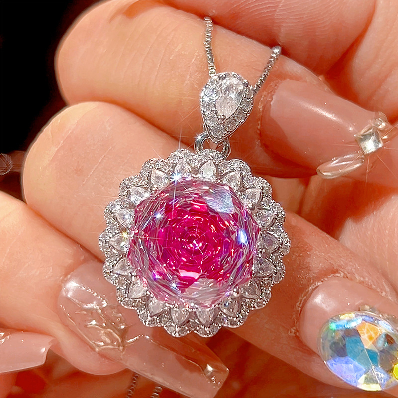 Pendentif rose avec chaîne vénitienne