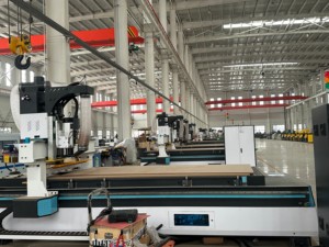 Projeto De Porta De Madeira De Preço Econômico 1325 <span class=keywords><strong>CNC</strong></span> Máquina De Assentamento Máquina De Gravura De Madeira Processamento Personalizado Automático