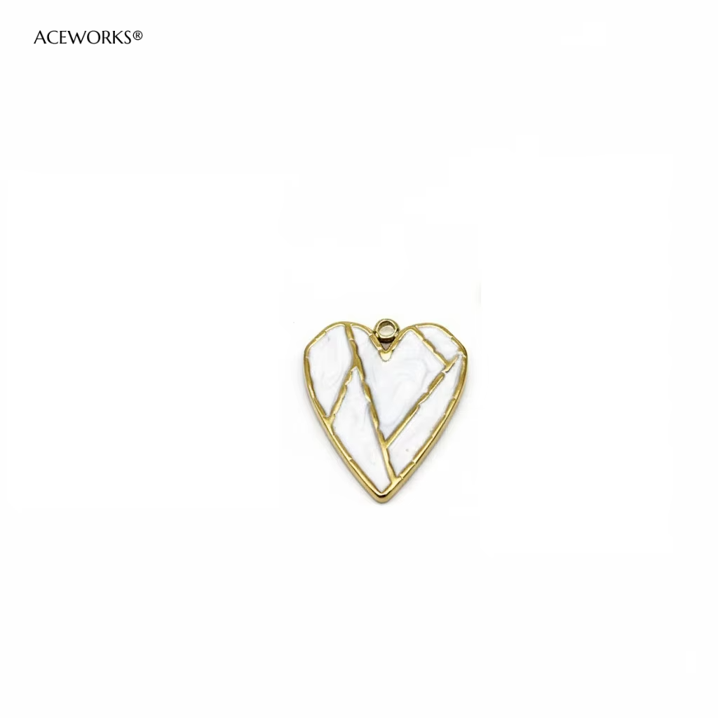 White Pointed Heart 22*17.6mm