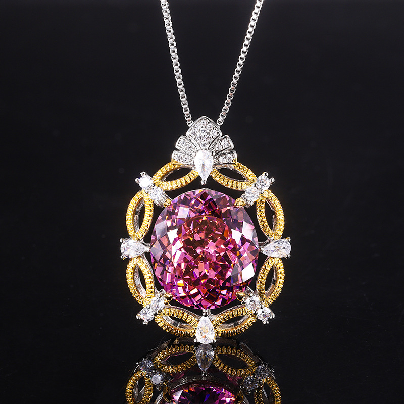 Pendentif nid d'oiseau en rose séchée avec chaîne