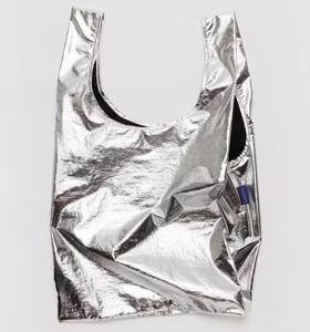 Özel Logo ile dayanıklı Polyester yapılmış özelleştirilmiş metalik gümüş geri dönüşümlü Tote çanta yeniden katlanabilir alışveriş çantası