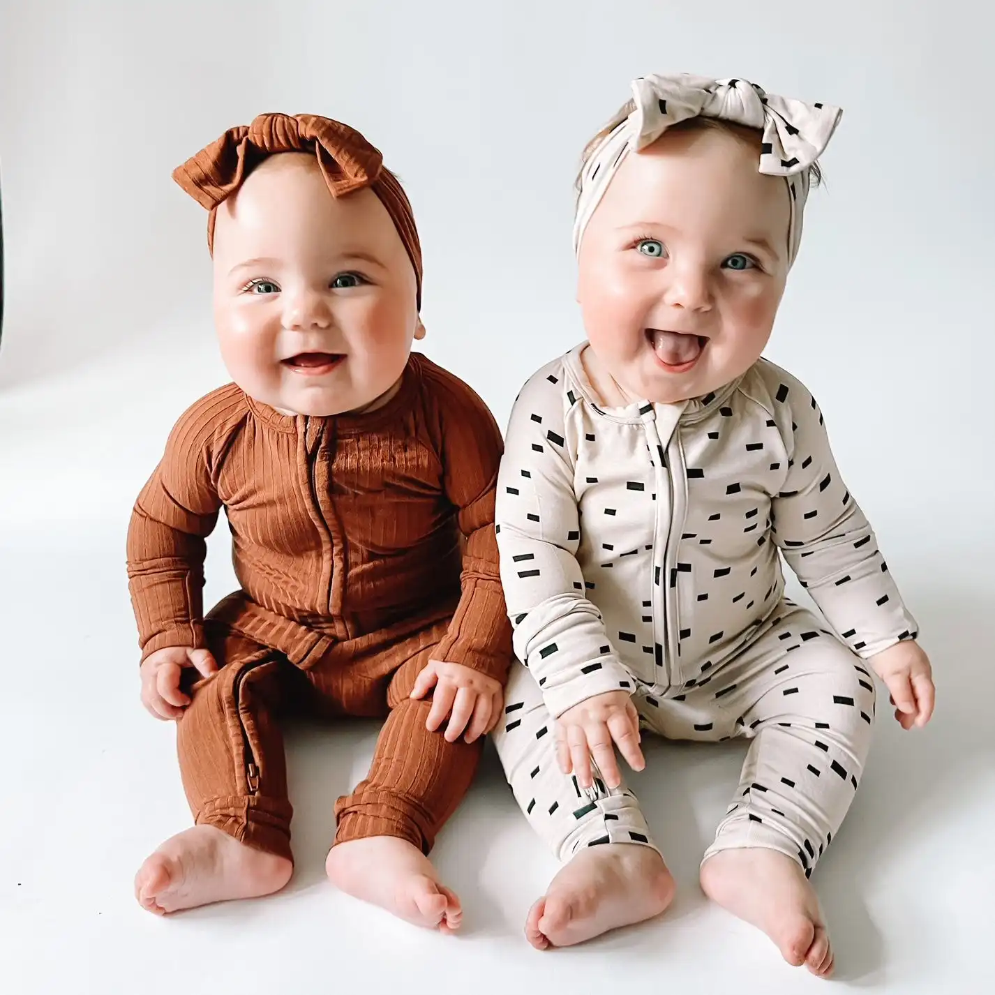 Bebek 0-3 yaşında pijama özel logo yenidoğan 0 boyun Romper bambu uyuyan bebek giysileri