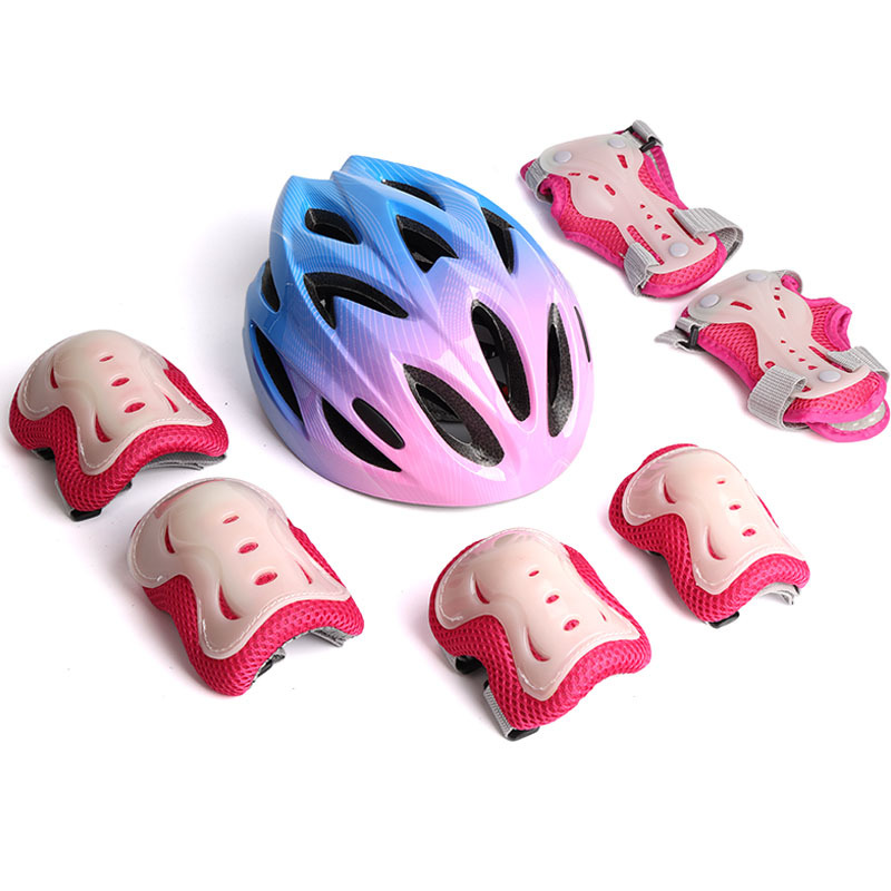 Casque K8s rose avec protections lumineuses roses.