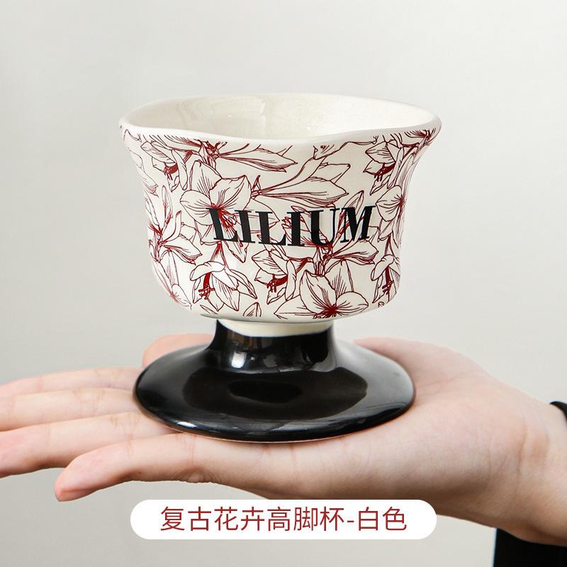 Gobelet floral vintage blanc