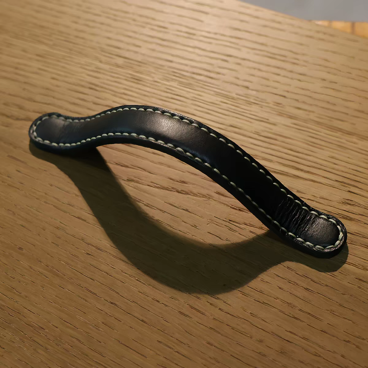 Black 3-Layer Leather, Round, 16-17cm