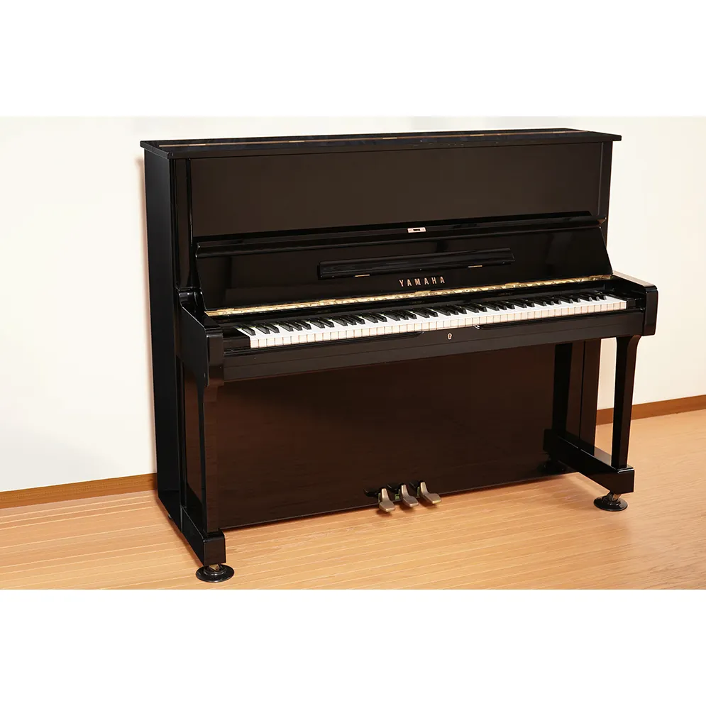 Piano digital de uso japonés yamaha U1H, piano vertical y acustático