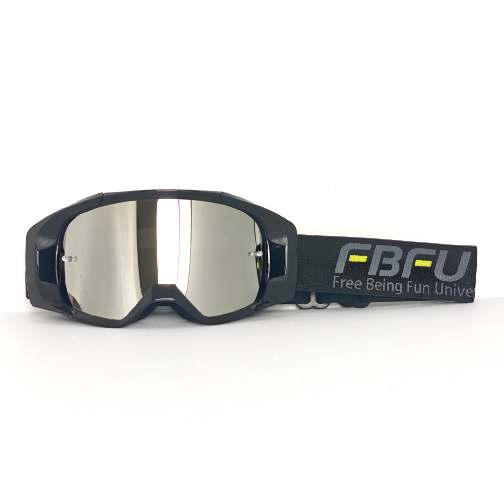 Lunettes argentées à monture noire